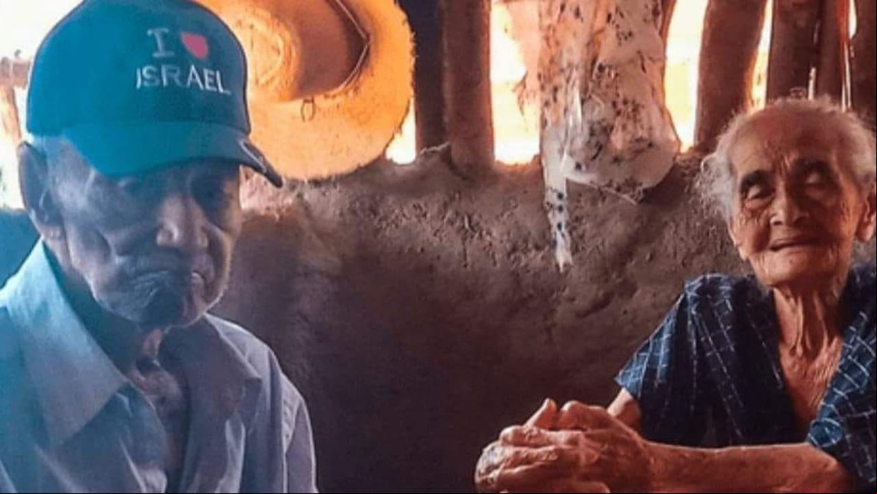 Abuelitos de 100 años llevaban casi 80 casados y fallecen el mismo día: "querían morir juntos"