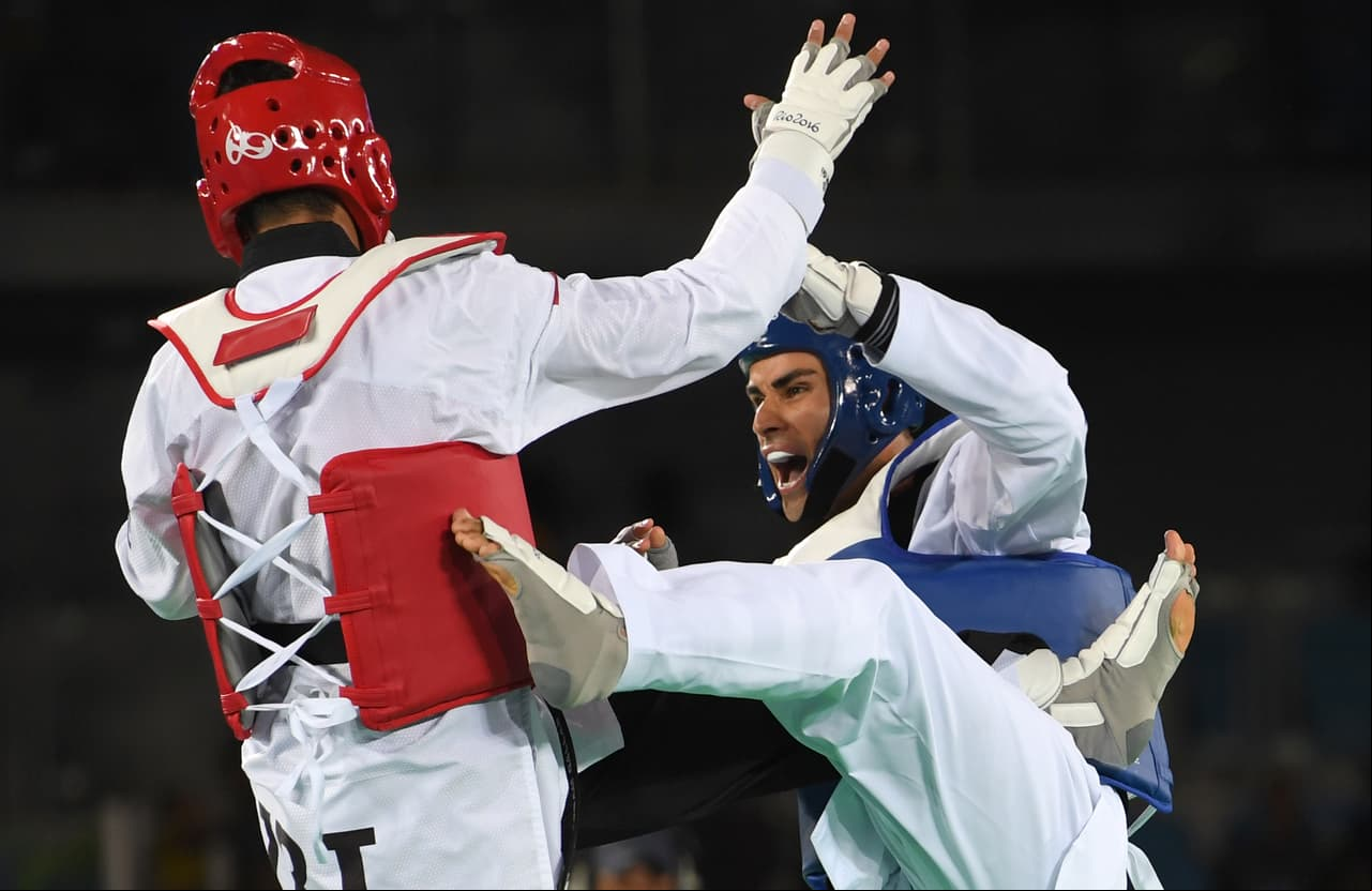 El atleta fue eliminado en 2016 de la competencia de manera abrumadora en la primera ronda. Sin embargo ya era una sensación de las redes sociales.
<br>
<br>Fue superado en su único combate 16-1 puntos por el iraní Sajjad Mardani (a la izquierda).
<br>