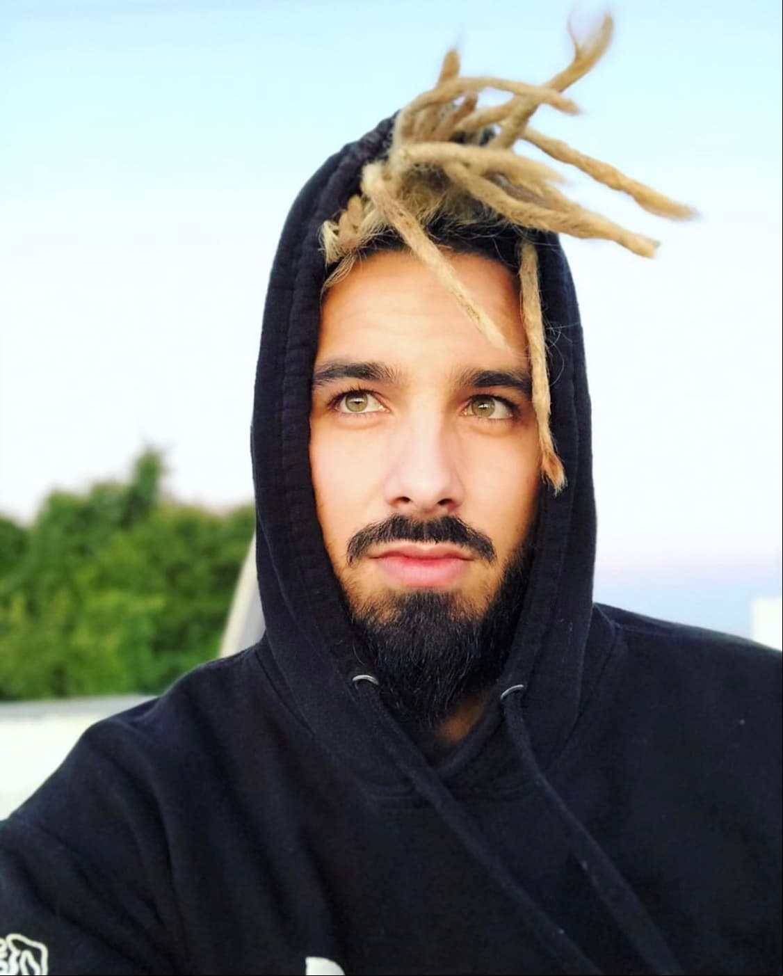 Mauro es productor musical y DJ, de acuerdo con información en su cuenta oficial de Instagram.