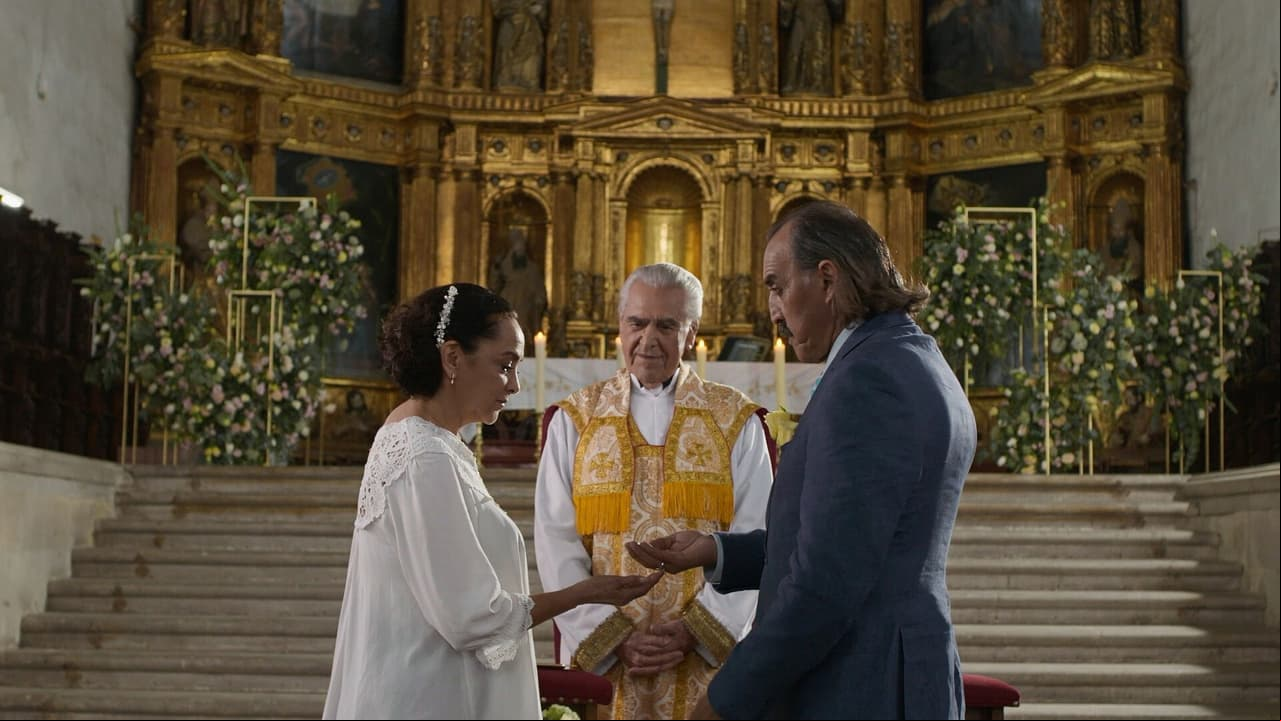 Hilario le pide matrimonio a Elena y se casan en ese momento