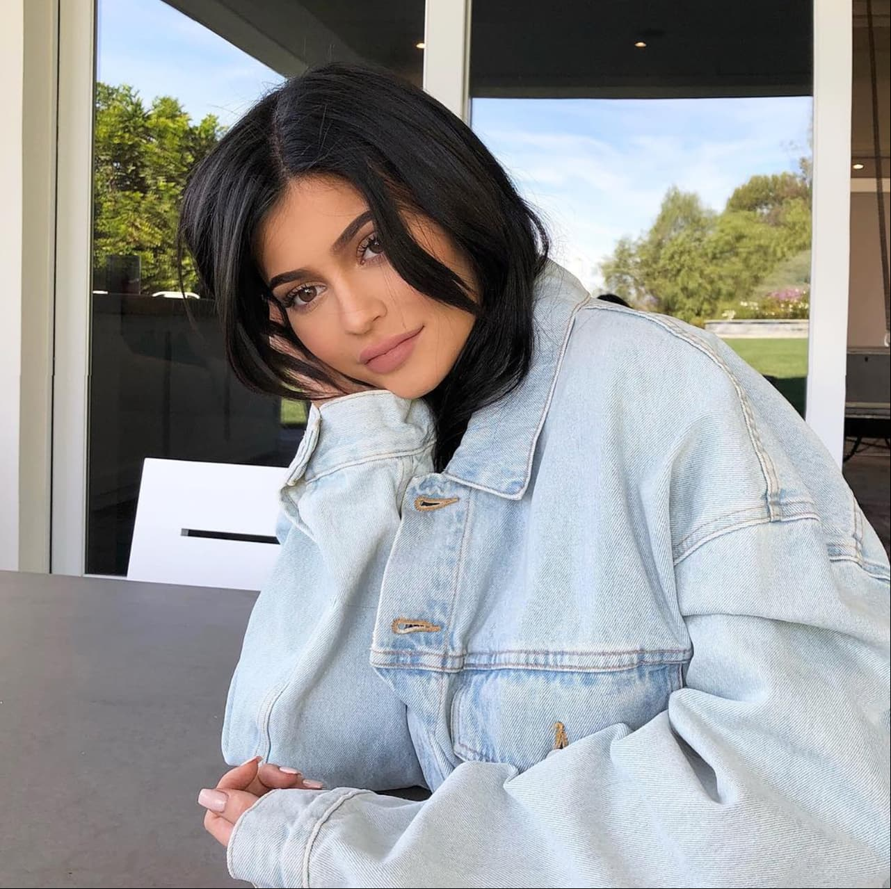 Kylie Jenner cambia de look tras convertirse en madre