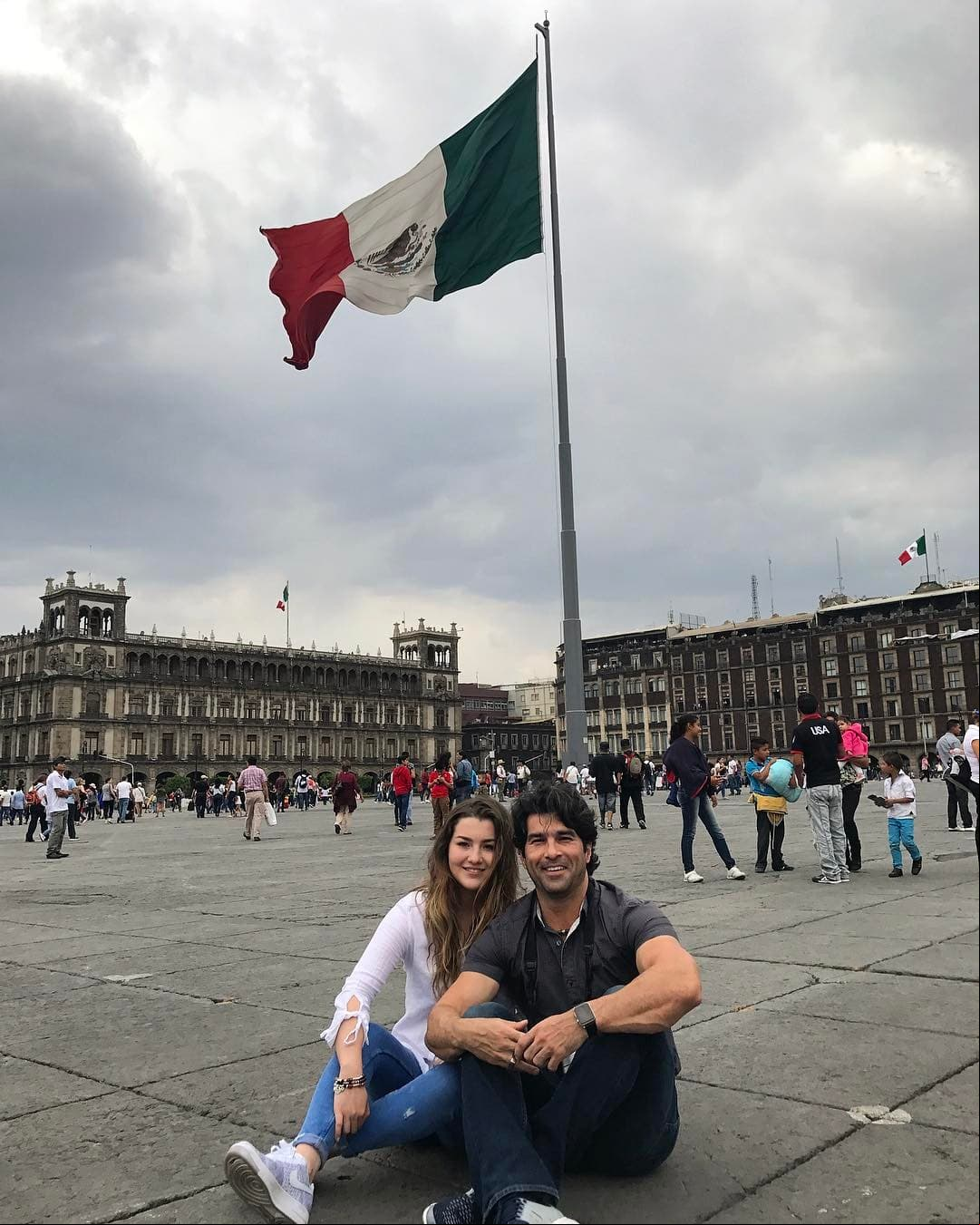 Sin embargo, los viajes de Melenie a la Ciudad de México son constantes, pues los hace para pasar tiempo con su papá.