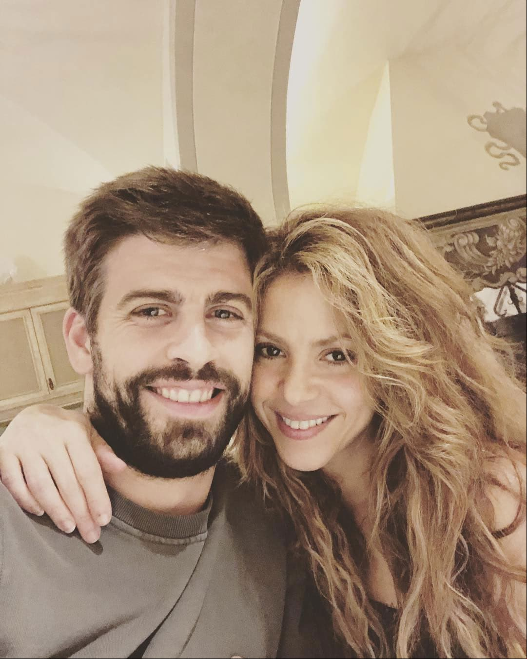 A pesar de la diferencia de edad, ya que la cantante es 10 años mayor que el futbolista, la pareja siempre ha mostrado el gran cariño y respeto que se tienen, compartiendo algunos de los momentos más importantes de su vida a través de las redes sociales.