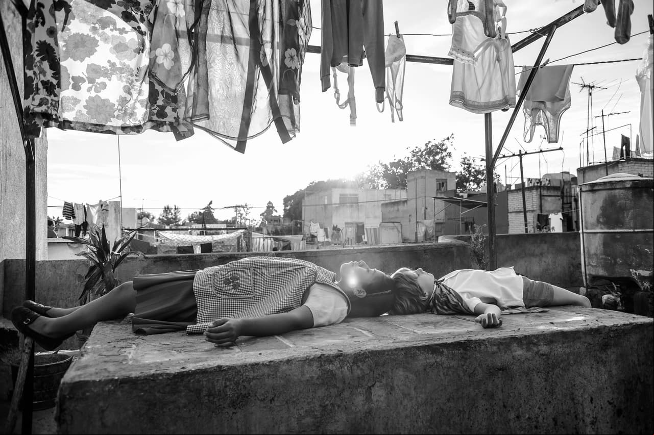 8. Música. El sonido es parte fundamental de la película, así que si prestas atención podrás darte cuenta que en ella se escuchan fragmentos de 'Kalimán', 'Haste haste, la hora de México' y 'Radio variedades’.