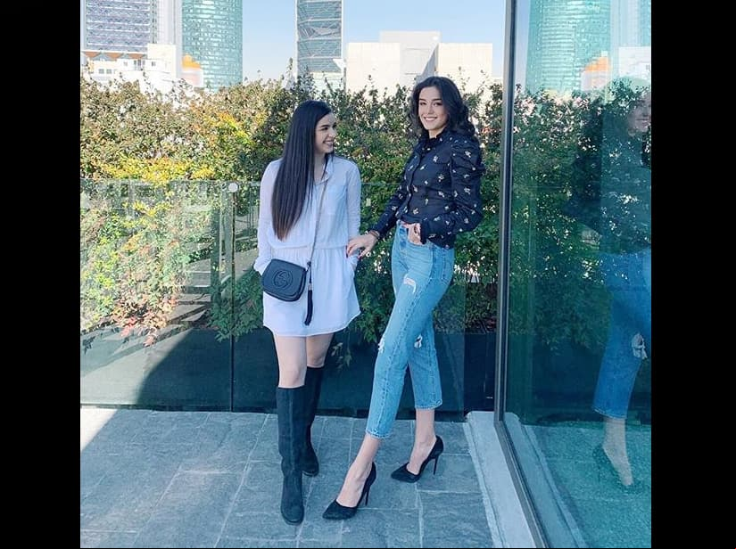 “1.60 y 1.73 (mts)”, fue el texto que eligió Ana Paula para acompañar su publicación en la que reveló cuál es su estatura, al igual que la de su hermana.