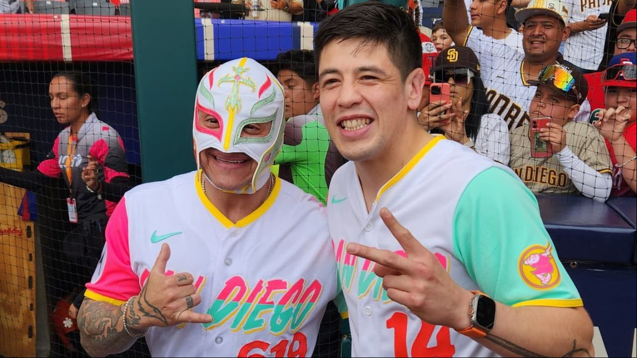 Rey Mysterio y Brandon Moreno presentes en el Padres vs. Giants de México