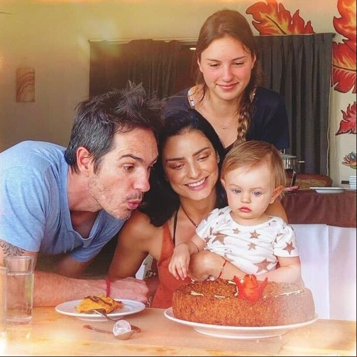 La pequeña cumplió su primer año de vida el 25 de febrero de 2019, hecho que sus famosos padres celebraron en redes sociales.