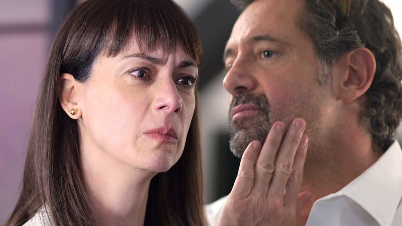 Manuela cachetea a Leandro