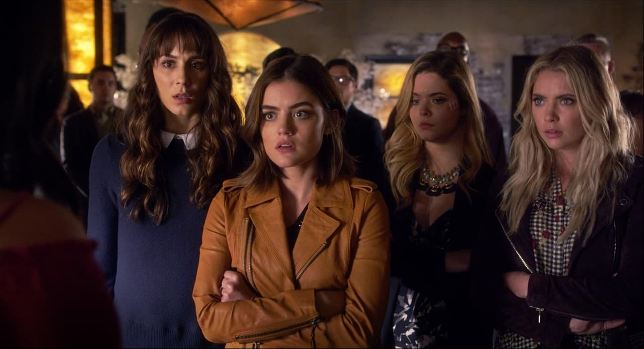 La única que tenía la edad que interpretaba era Sasha Pieterse (‘Allison’), quien es casi 11 años menor que Troian Bellisario (‘Spencer’)