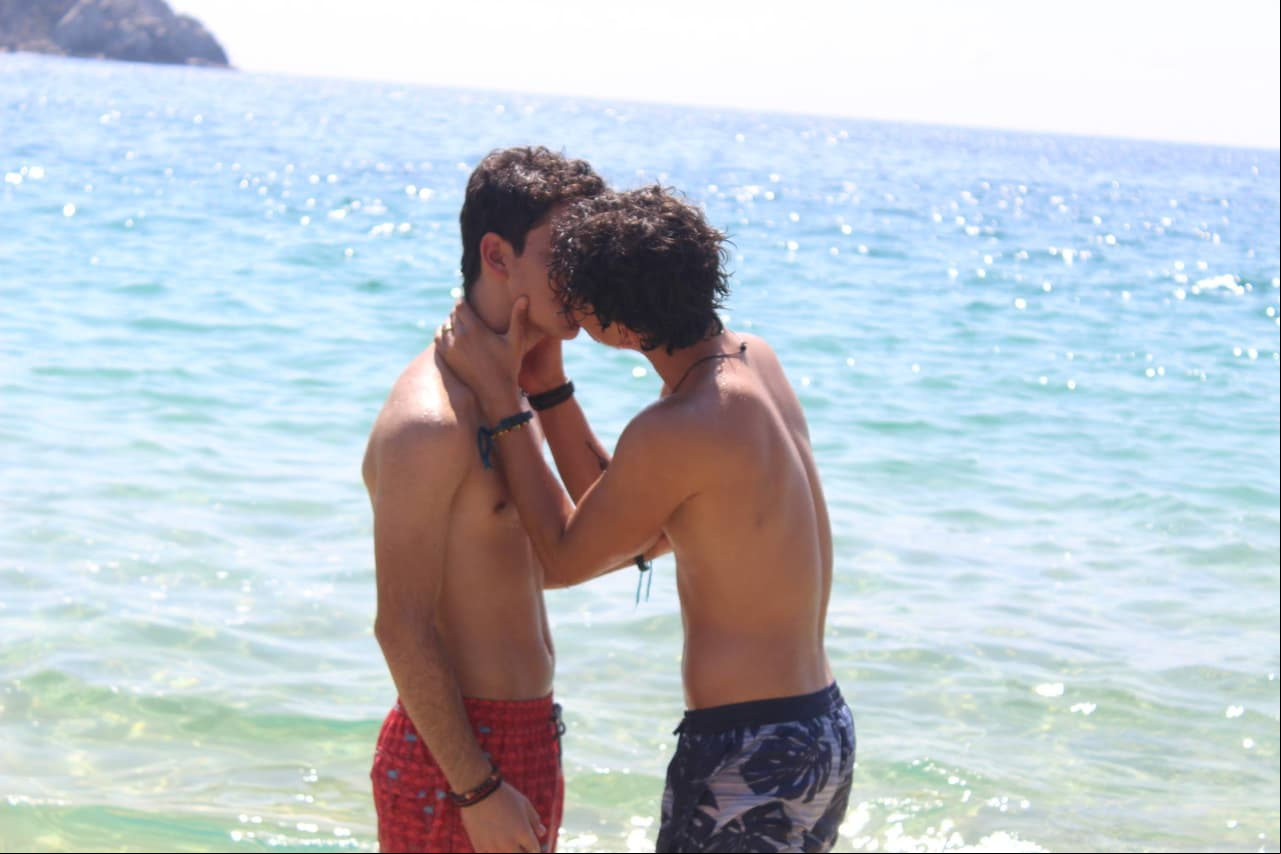 A dos años del suceso, te contamos por qué es histórico el beso que se dio Aristemo en televisión