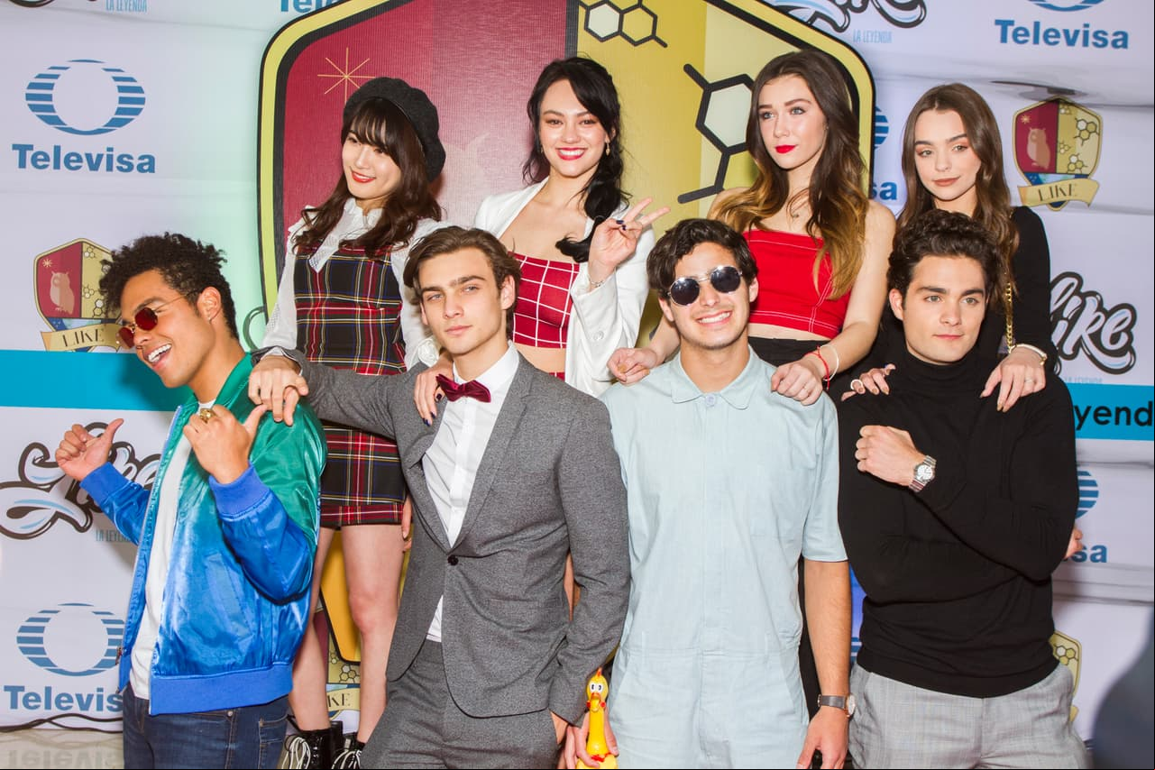 El elenco de ‘Like’ se reunió este lunes 10 de septiembre para el estreno de la telenovela y durante la alfombra roja lucieron espectaculares