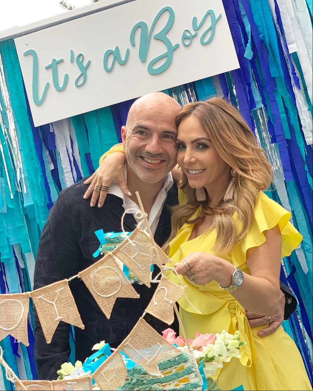 La cantante decidió esperar a sus hermanas para conocer el sexo del bebé, anunciando que tendría un niño el pasado 20 de julio.