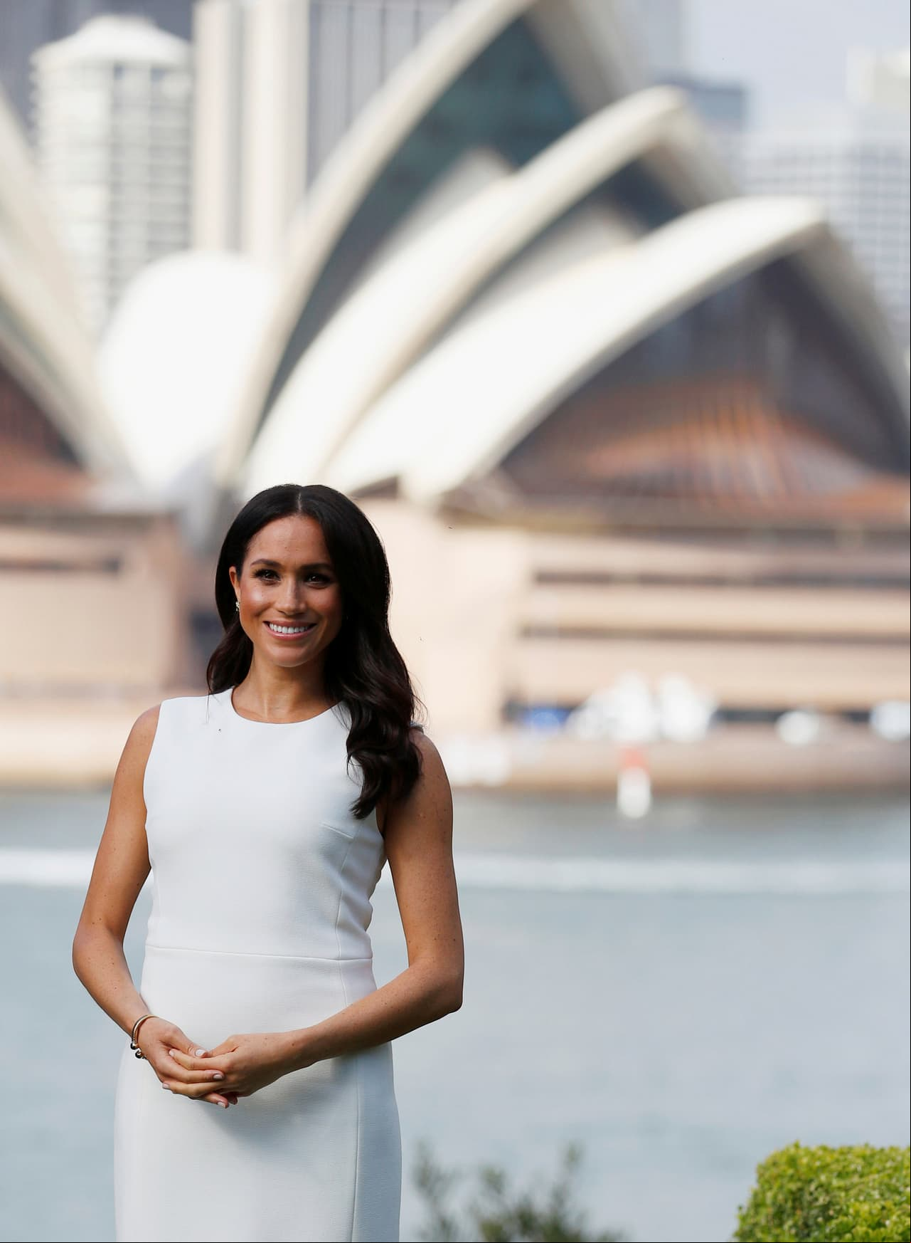 Descubre por qué Meghan Markle utiliza vestidos más cortos en su embarazo