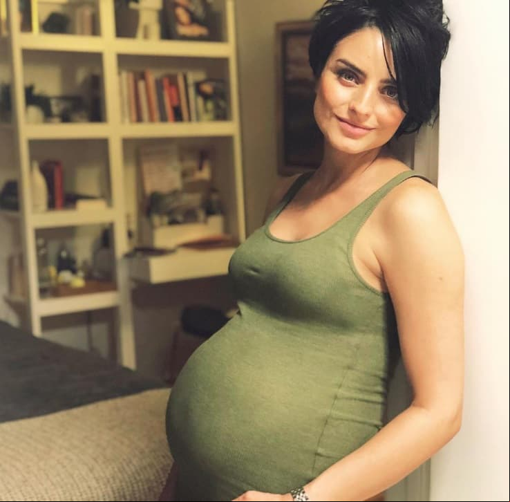 Aislinn Derbez le dará la bienvenida a su primer bebé en muy pocas semanas. Foto: Instagram