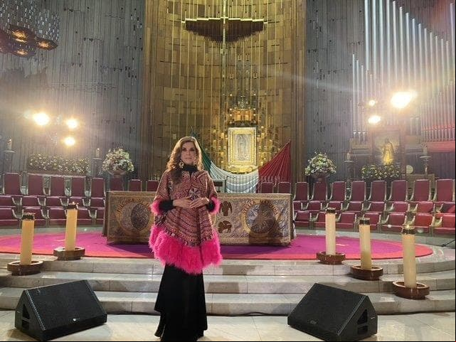 Guadalupe Pineda es otra celebridad que año con año está presente y en esta ocasión solicitó a la Virgen: “Madre mía de Guadalupe te pido por nuestra gente trabajadora que todos los días sale con tus nombres en sus labios para darle a su familia una vida digna. Este canto lo dedico para ti y para ellos”.