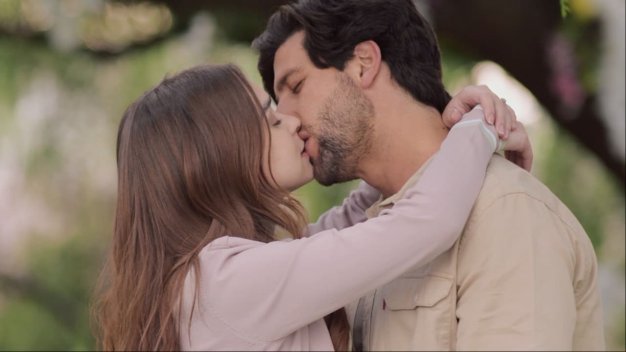 Valeria y Mateo se juran amor eterno con un beso