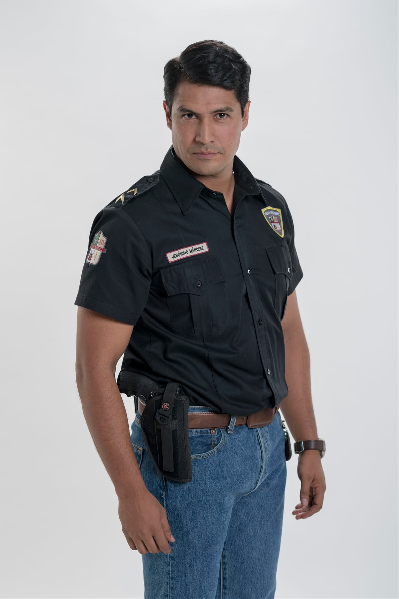 Antonio Fortier, en su primer papel estelar, interpreta a "Jero", un exnovio y viejo amor de "Bárbara" que está comprometido con "Gloria".