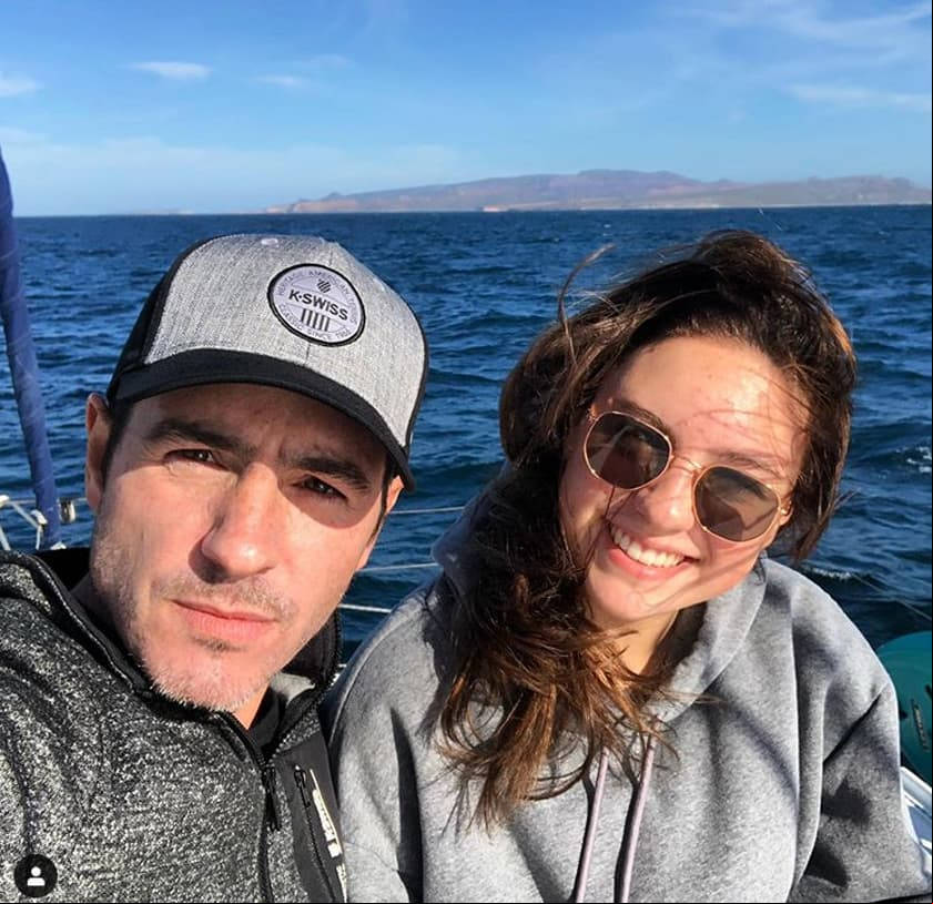 Mauricio Ochmann disfruta de unas vacaciones con su hija mayor