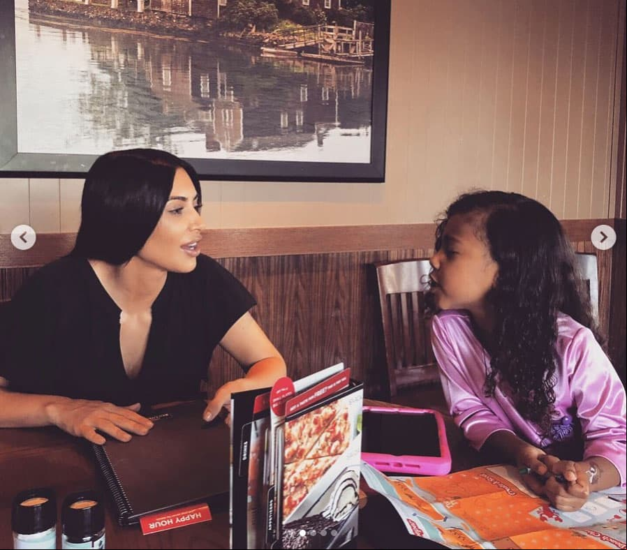 “¡Feliz cumpleaños dulce niña! Los últimos seis años han sido los mejores de mi vida, criándote y viéndote crecer. ¡Mamá te ama por siempre y más allá!”, escribió la empresaria en su publicación de Instagram.