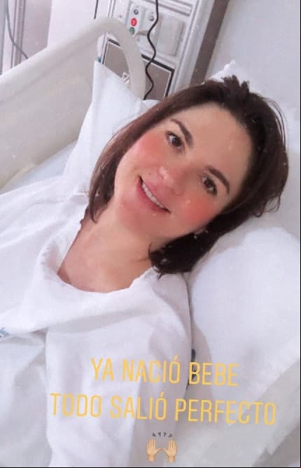Horas después, anunció con una fotografía desde el hospital el nacimiento de su primer hijo, celebrando que todo se había dado en perfectas condiciones: "Ya nació bebé, todo salió perfecto”.