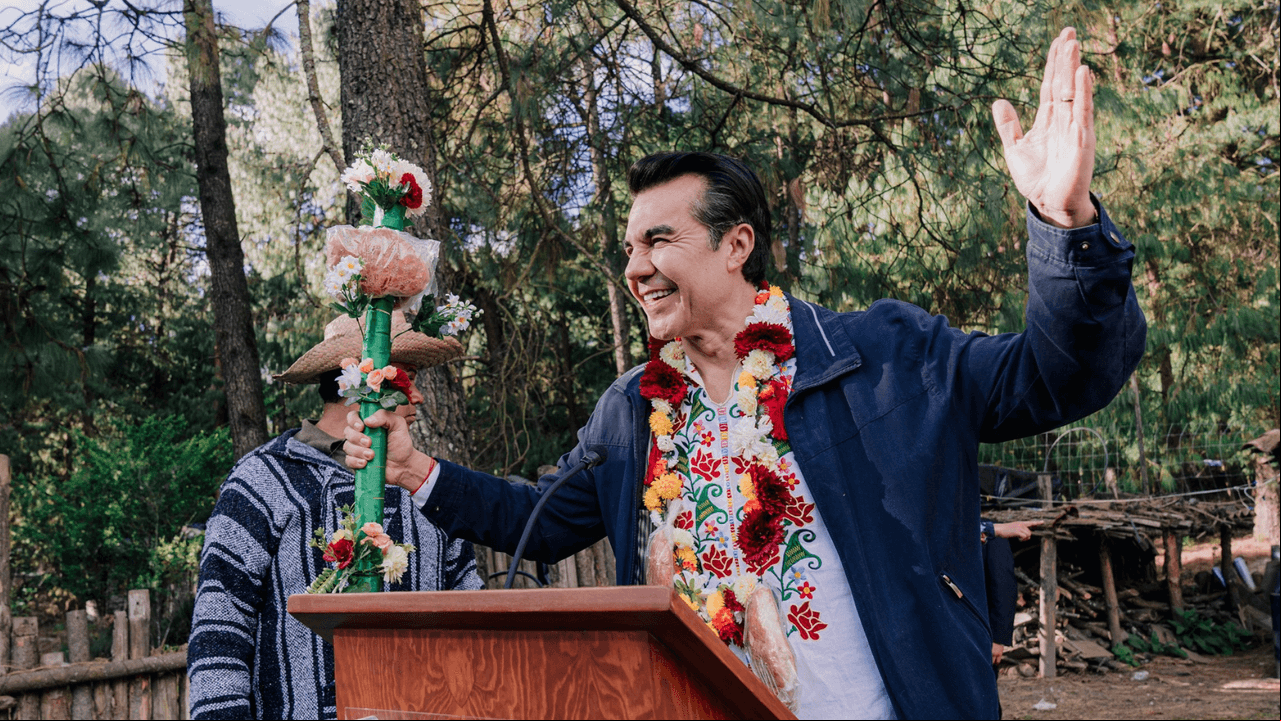 Adrián Uribe lucha por ser ‘presidente’ y, de paso, arrasa en los cines con 'El Candidato Honesto'