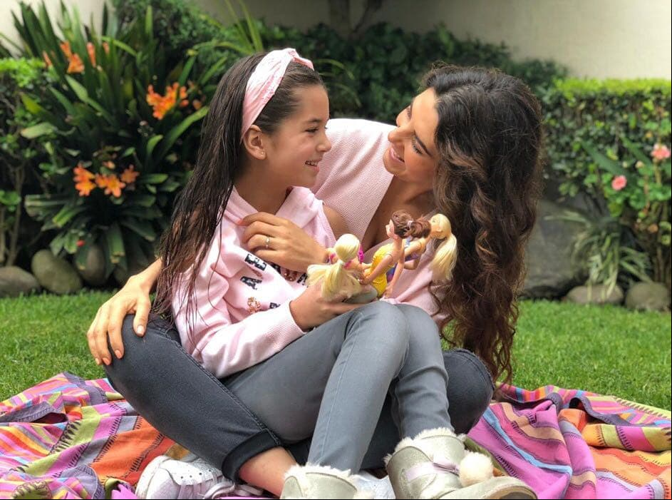 “Lloraba por los rincones, así empecé la maternidad”: La emotiva confesión de Mayrín Villanueva