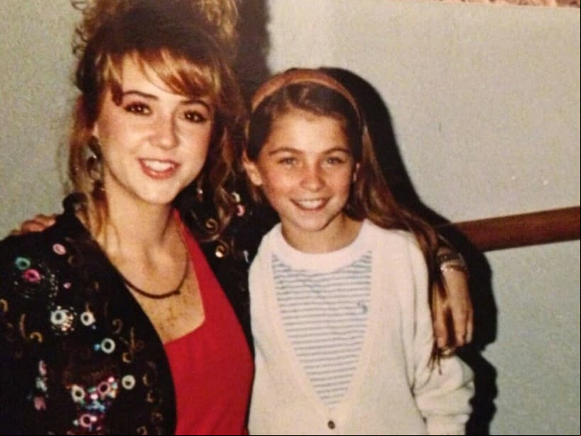 Andrea Legarreta inició su carrera cuando aún era niña haciendo comerciales, pero es en 1989 que hace su debut en las telenovelas tras aparecer en ‘Mi segunda madre’,‘Carrusel’ y ‘Simplemente María’.