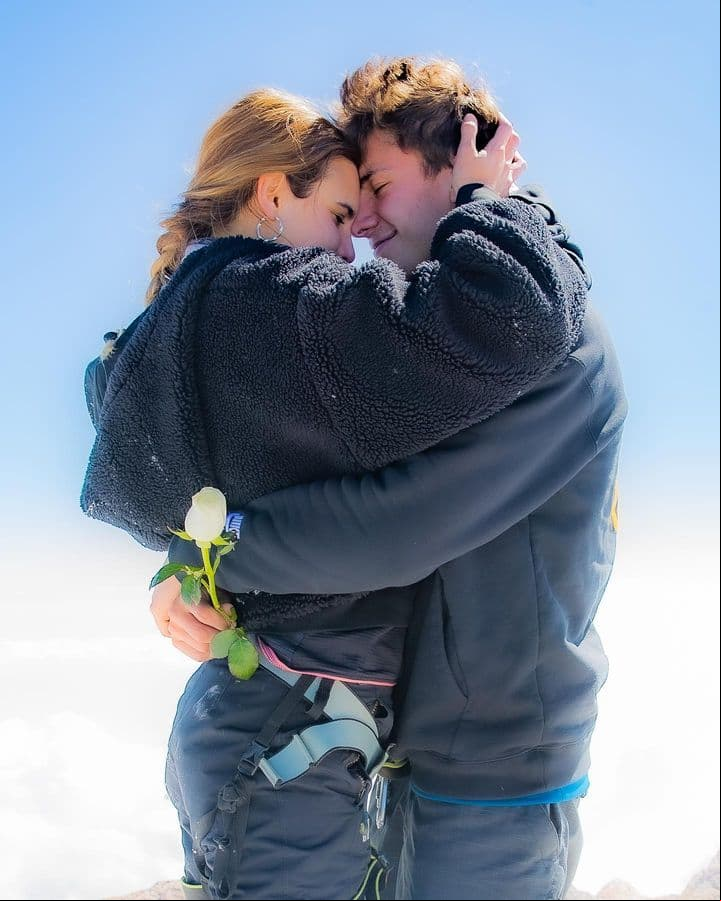 Juanpa Zurita se aleja de las redes sociales y se escapa con su novia