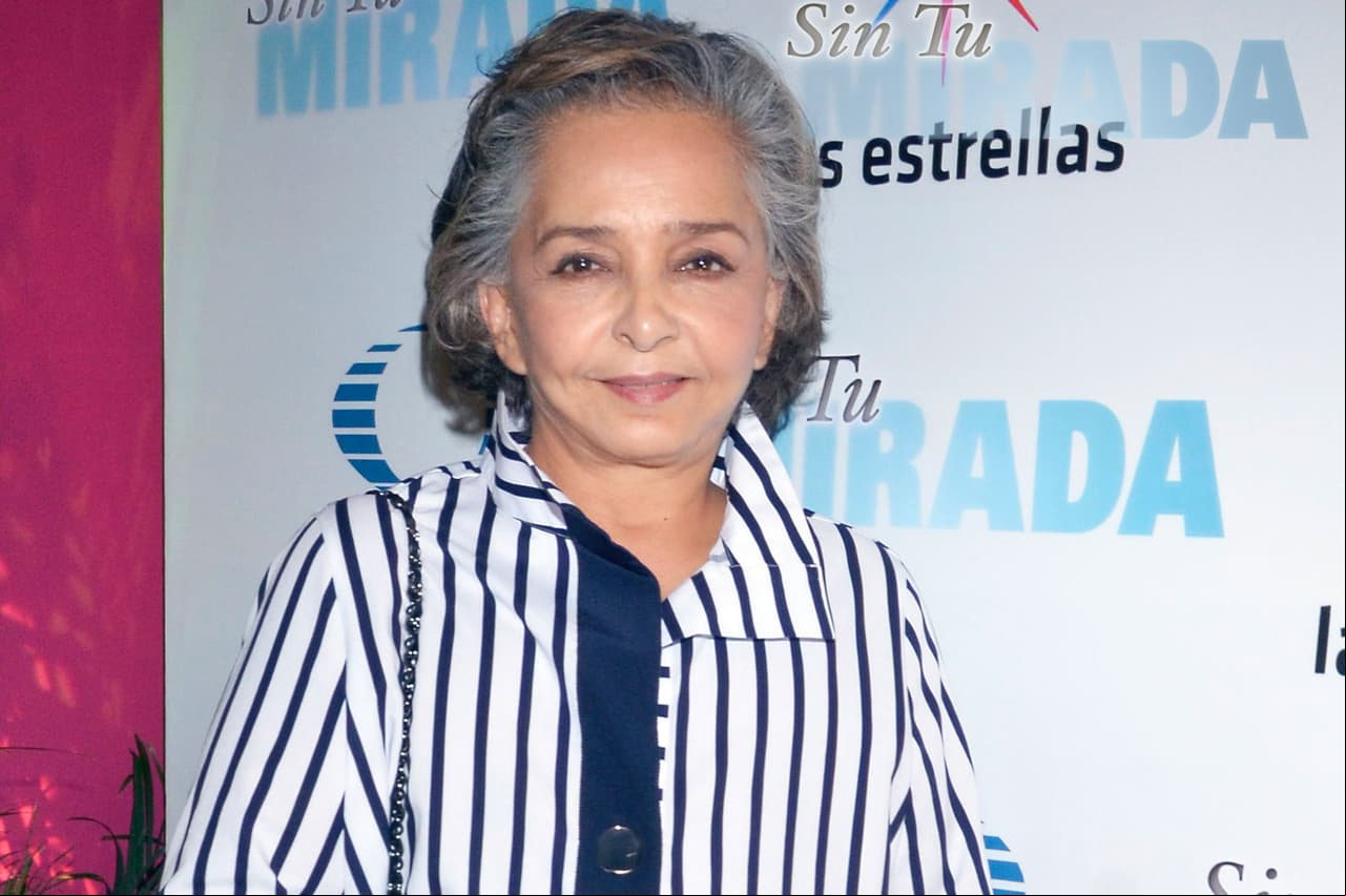 Ana Martín comparte imagen del pasado en traje de baño y pelirroja: "sin cirugías"