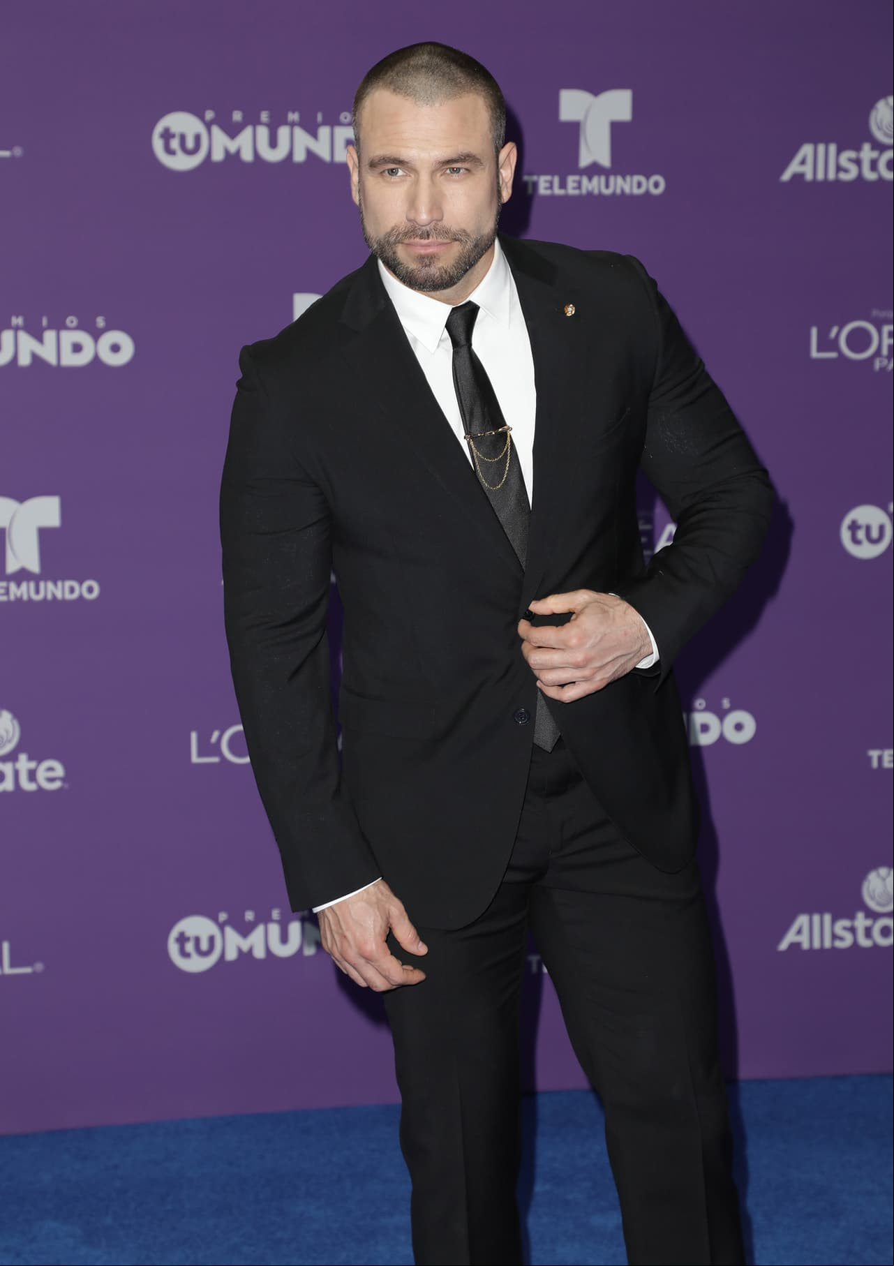 Rafael Amaya en los Premios Tu Mundo en 2017