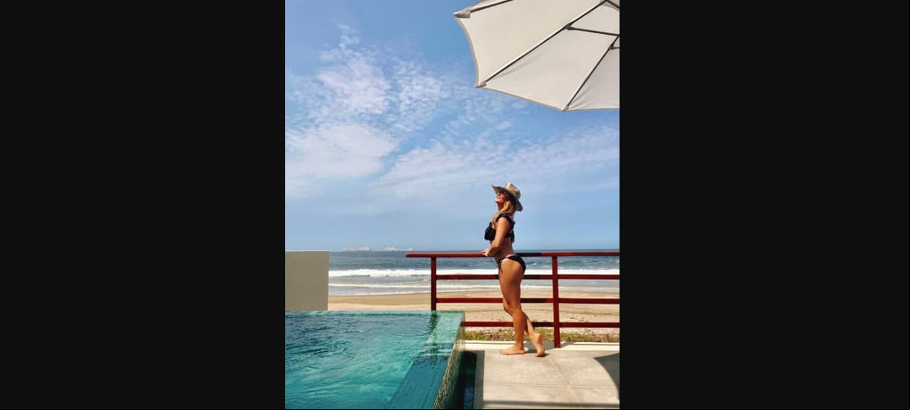 Fue a través de su cuenta oficial de Instagram que la conductora de Hoy causó revuelo al lucir un despampanante bikini negro, que resaltó todos sus encantos, hecho que le valió miles de ‘Me gusta’ e innumerables piropos.
