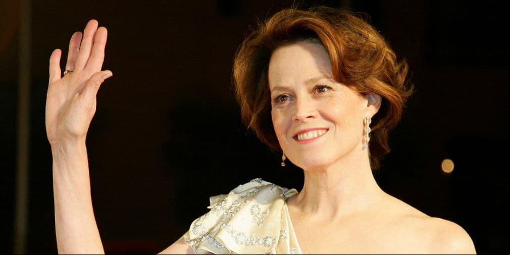 10. Sigourney Weaver: La estrella de la saga de Alien mide 1.82 y aún así usa tacones de más de 10 cm.