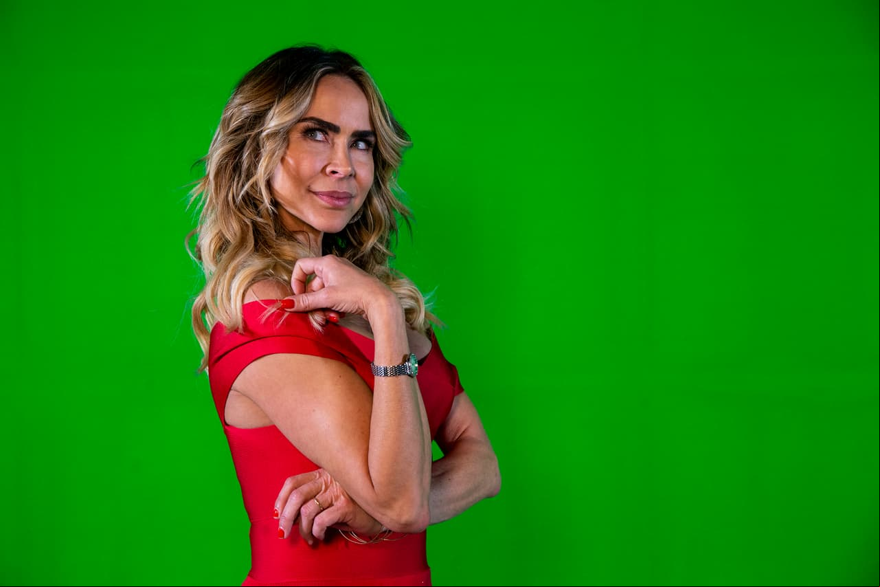 Otra que regresa a las telenovelas es Aylín Mujica, quien vuelve como antagonista en "Como tú no hay 2". "Oriana", su personaje, está decidida a ser mantenida por sus parejas y su lema es que hay que tener un hombre para los gastos y otros para los gustos.