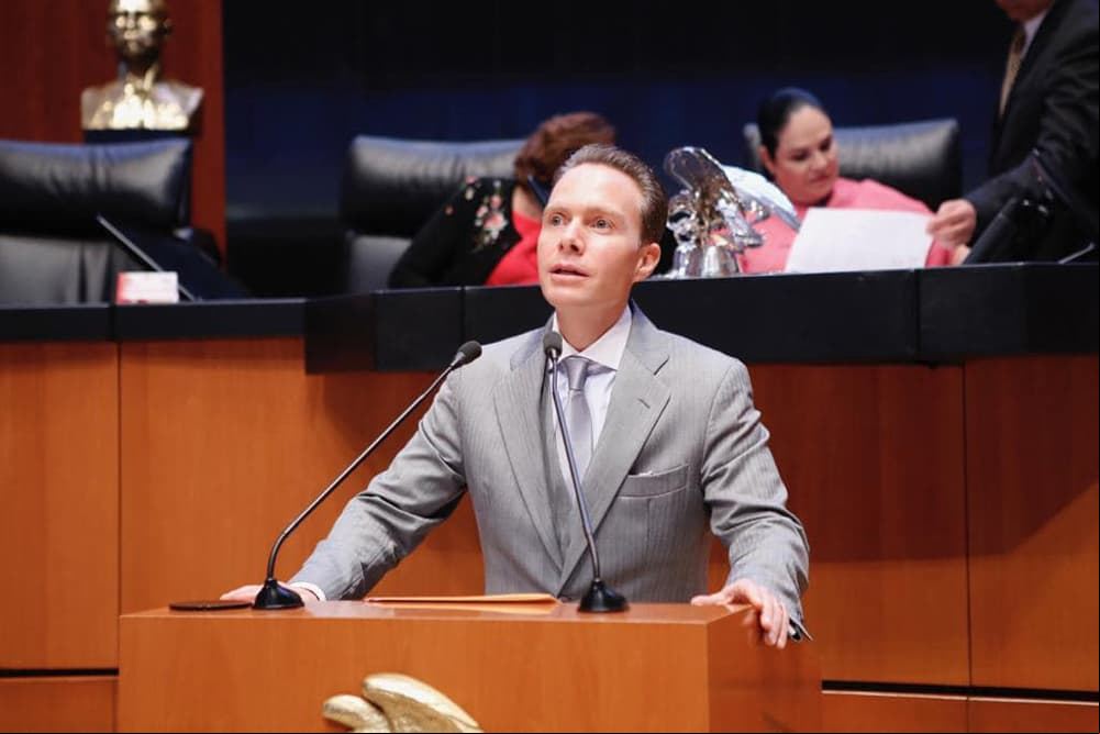 Tras terminar su periodo como gobernador de Chiapas, Manuel Velasco es senador electo por representación proporcional dentro del Grupo Parlamentario del Partido Verde Ecologista de México.