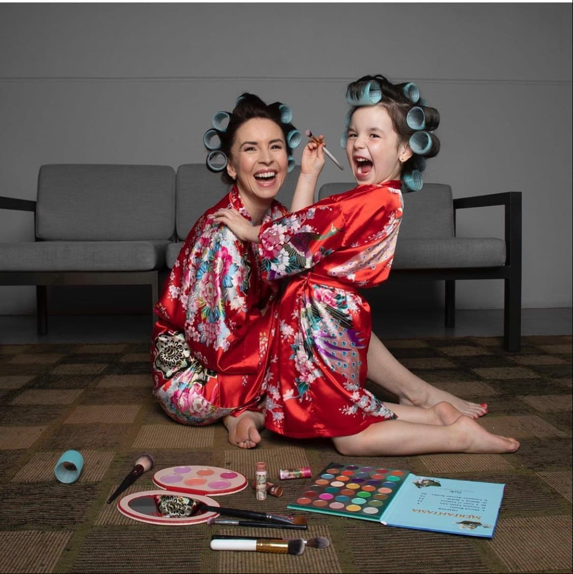 Torre ha mostrado en diversas ocasiones divertidas sesiones de fotos que ha protagonizado junto a su pequeña, quien es su gran cómplice y disfruta de vestir igual que ella.