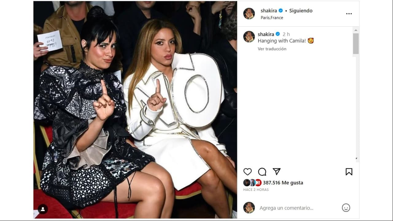 Shakira en la Paris Fashion Week con Camila Cabello.