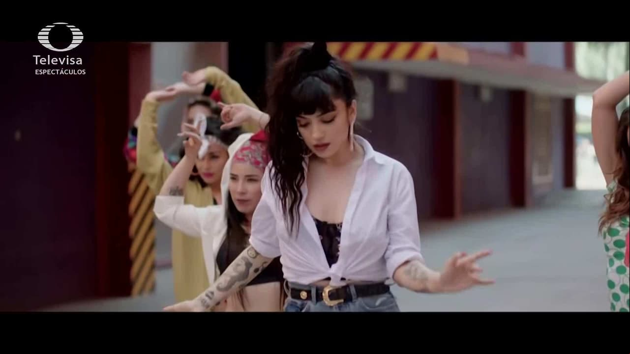 Mon Laferte estrena ‘Caderas blancas’