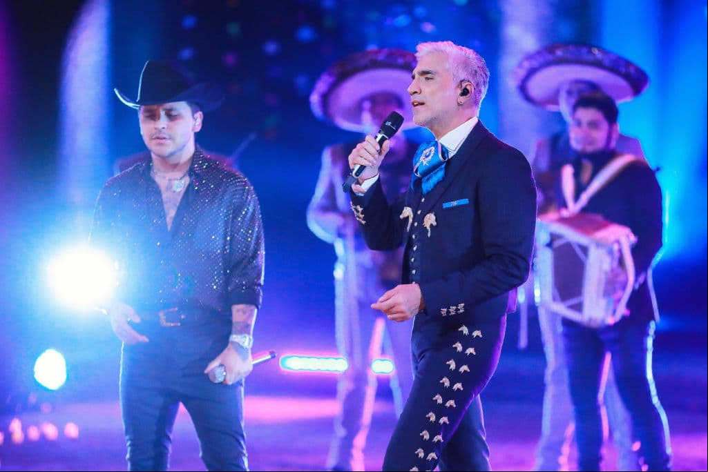 Alejandro Fernández presume nuevo cambio de look y causa tremendo revuelo
<br>