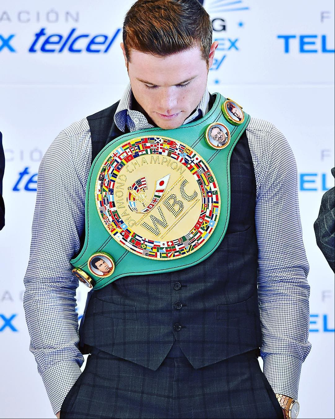 Ha sido campeón del WBC y de The Ring del peso mediano.