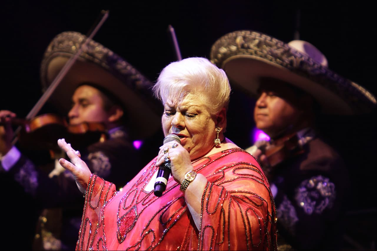 “Gracias por todos sus mensajes tan lindos”: Paquita la del Barrio sale del hospital