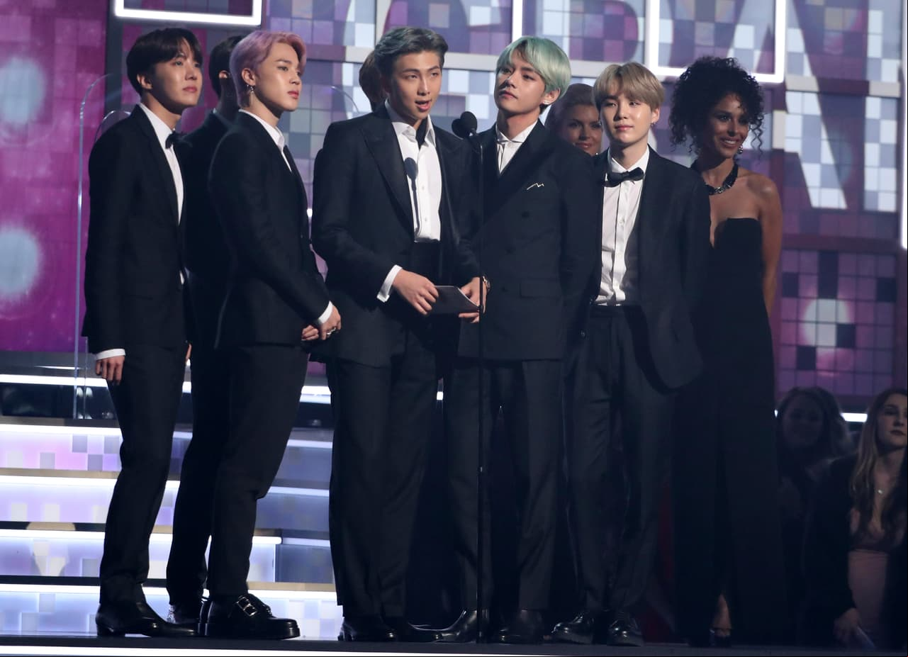 BTS presentó a la banda H.E.R como los ganadores en la categoría de 'Mejor álbum R&B' en la entrega del Grammy 2019