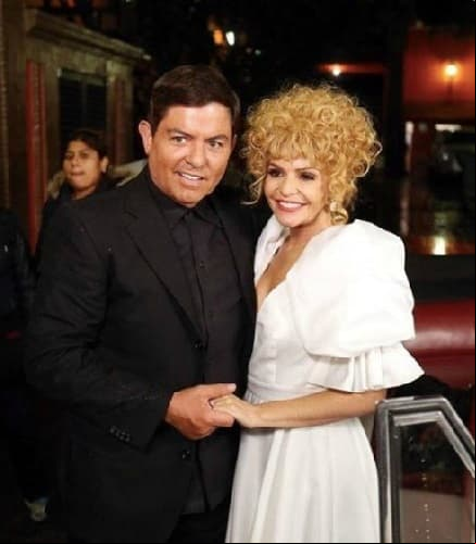 El último matrimonio al que daría vida Itatí Cantoral en la telenovela sería con ‘Tulio Hernández’ (Ernesto Laguardia), personaje que inspiró a Silvia Pinal para incursionar en la política.