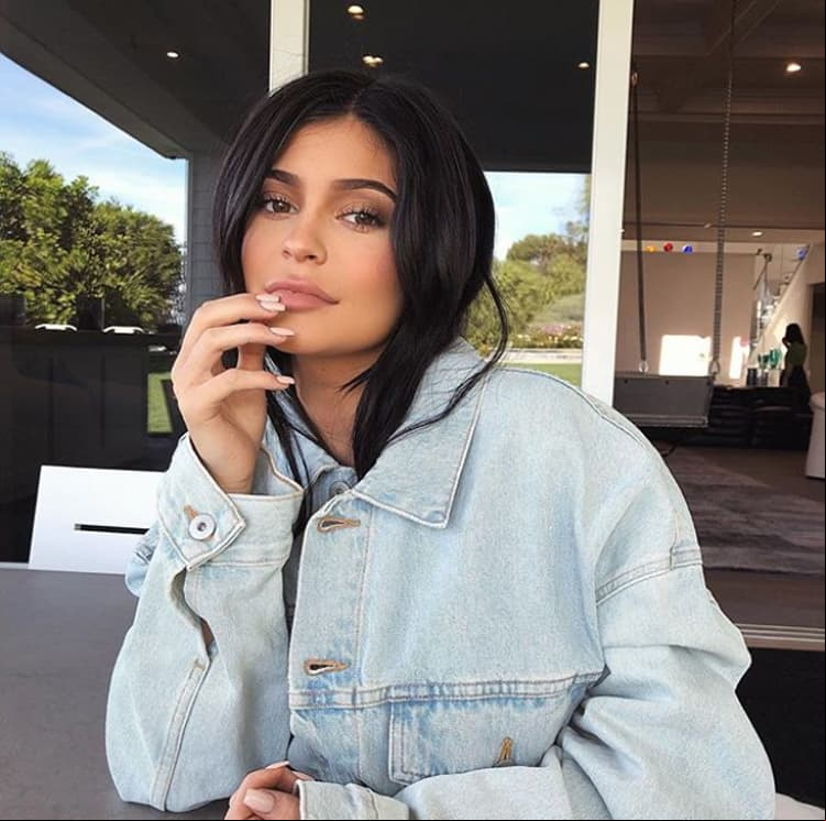 Kylie Jenner presume su nuevo corte de cabello