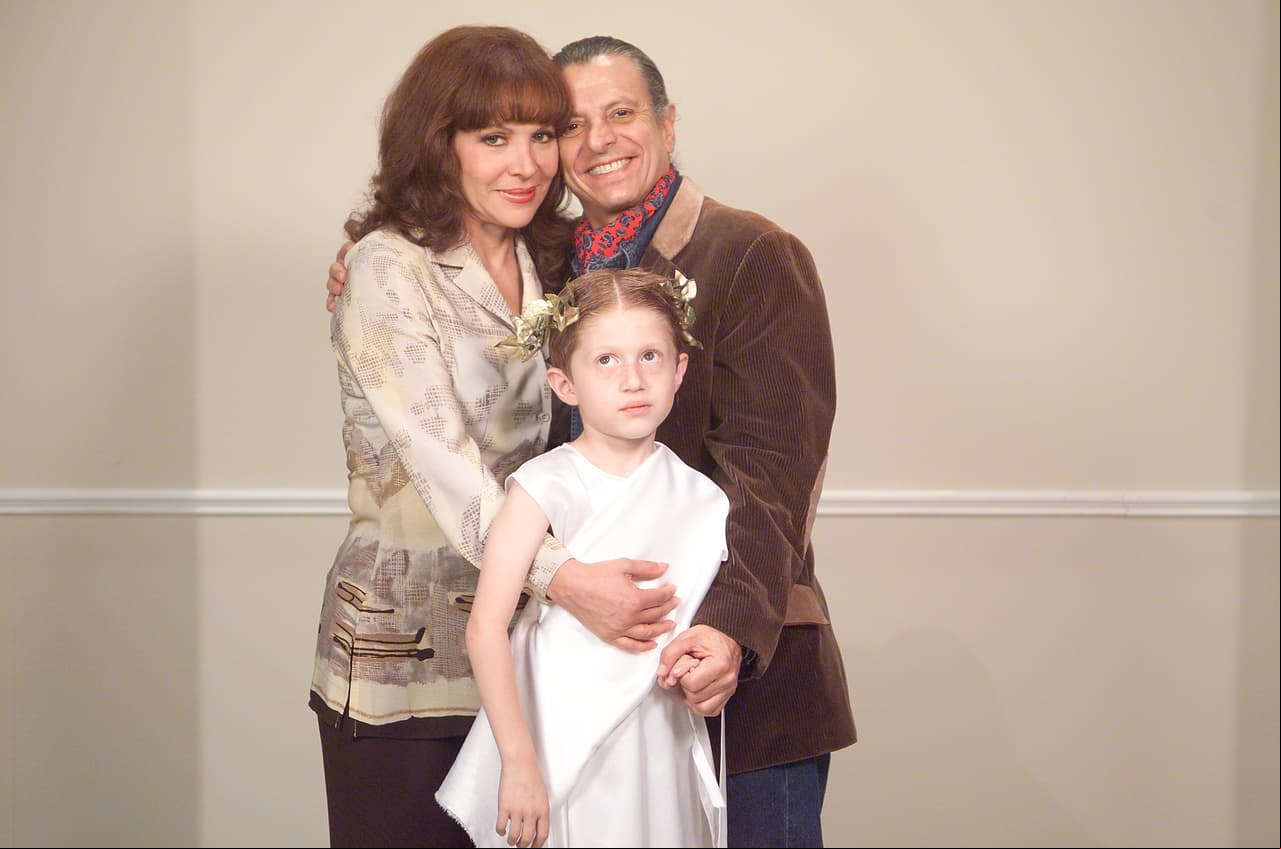 Benito es hijo de Doña Lorena y Frankie Rivers