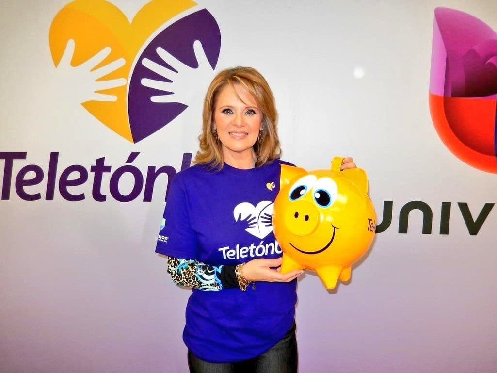 Erika Buenfil inventa divertido reto de TikTok al ritmo del 9999