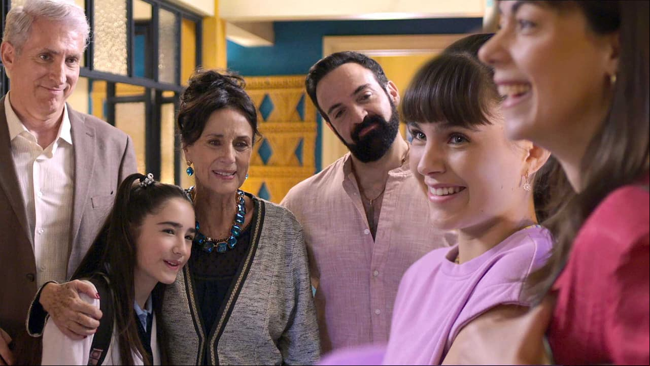 Yaneli llega a vivir a la casa de Manuela