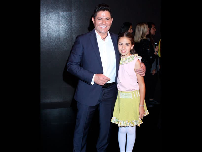 Acompañado por su herosa hija, Ernesto se mostró muy agradecido por la oportunidad de participar en esta serie y contento de regresar a Televisa.