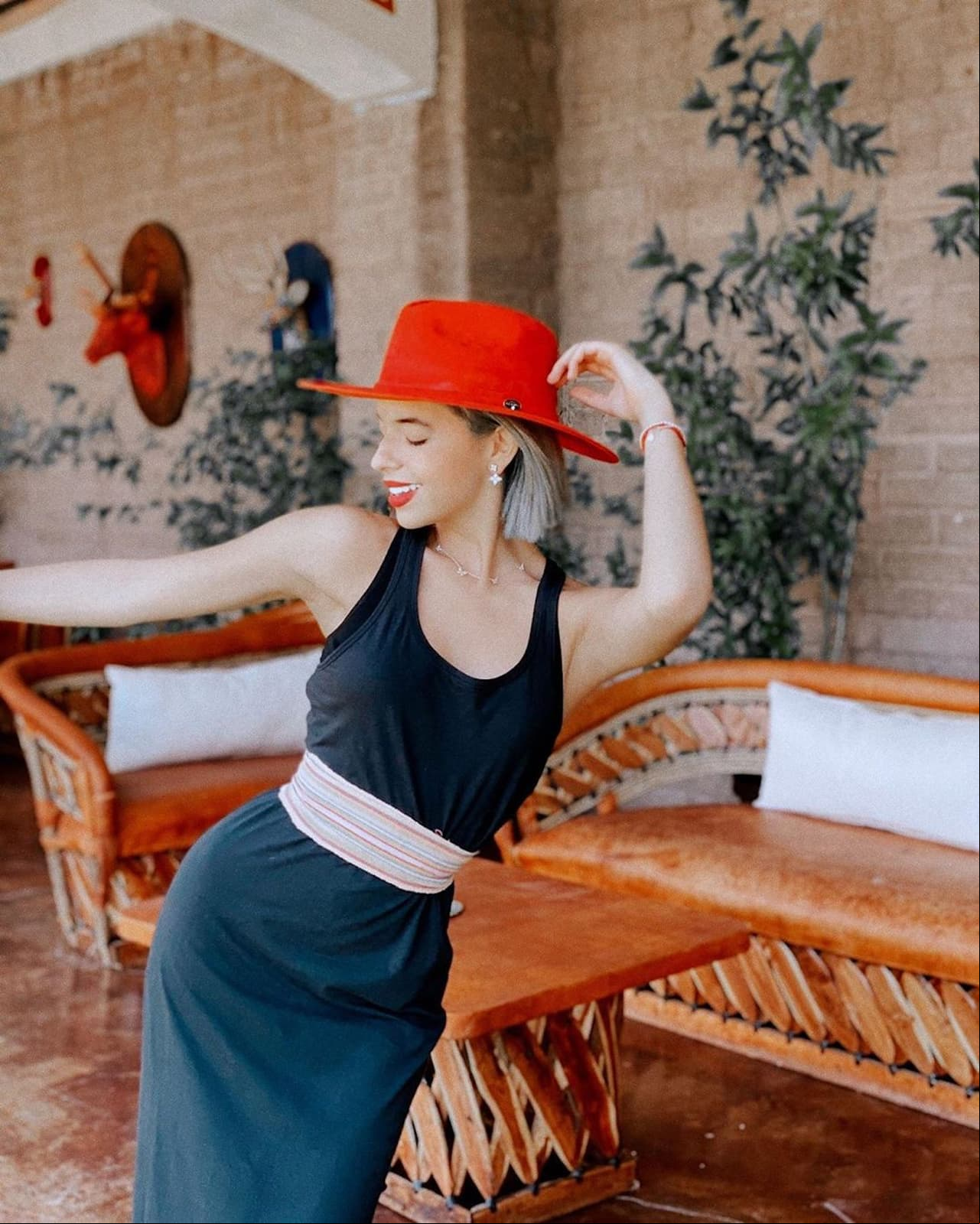 Ángela Aguilar cambia nuevamente de look y fans dicen: “Saludos al suegro”