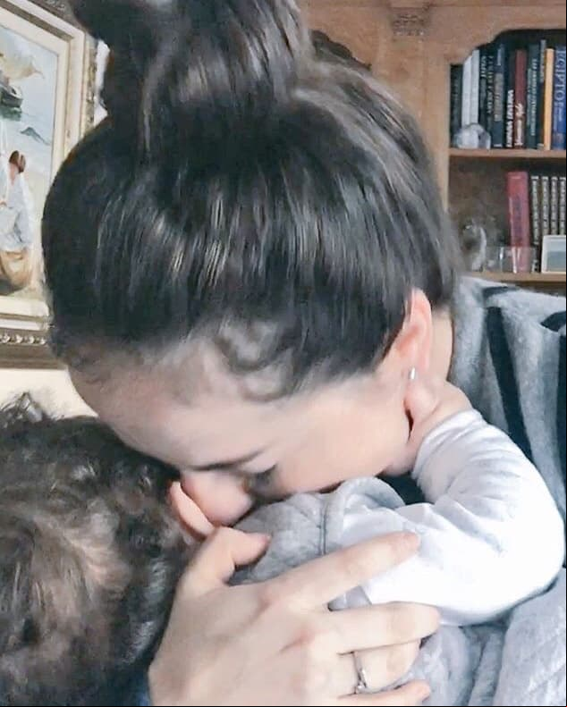 Y, aunque ambos se conocieron en España, la actriz de 'Un gancho al corazón' y su novio e hijo han residido entre México, España y Estados Unidos.