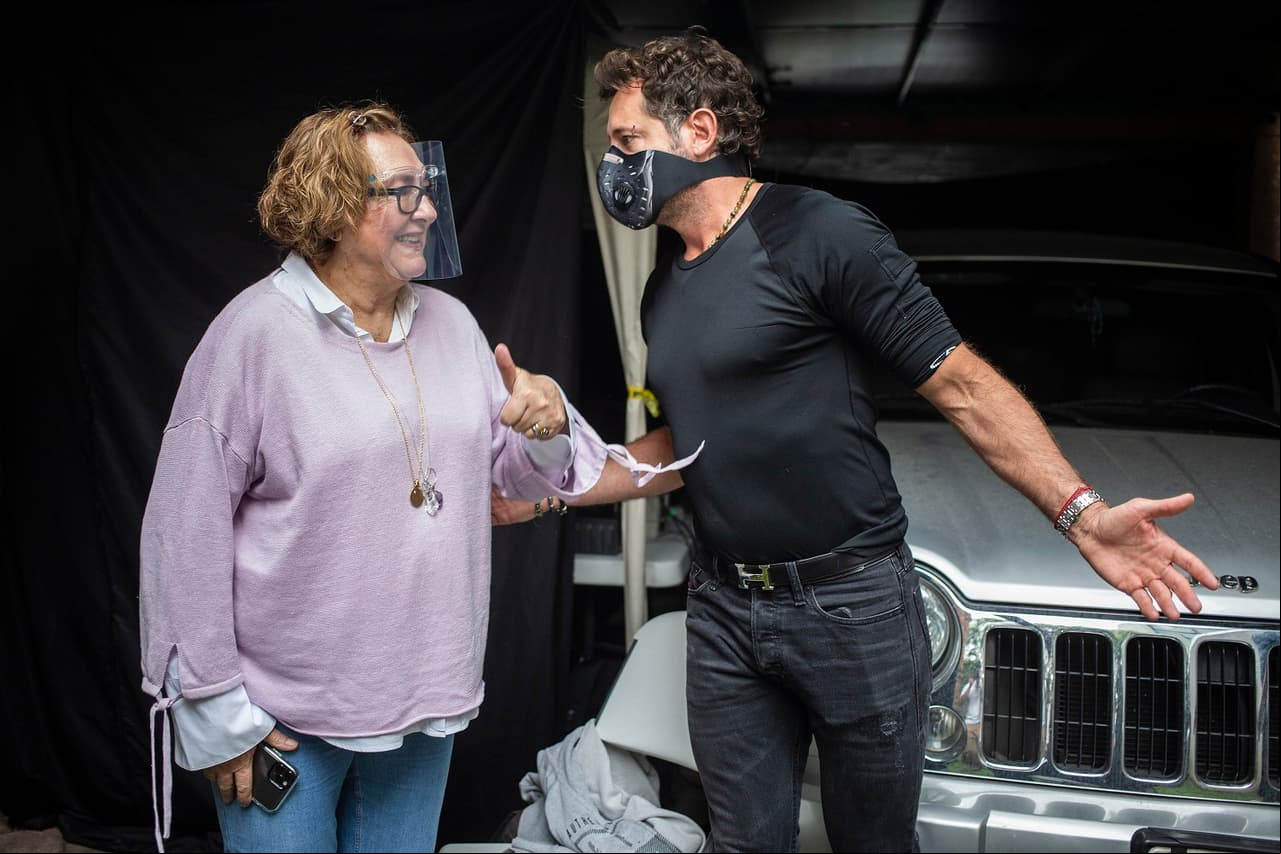 Entre susurros, Carmen Armendáriz y Gabriel Soto compartieron su emoción de comenzar a formar este proyecto, el cual espera llegar a la pantalla de Las Estrellas próximamente.